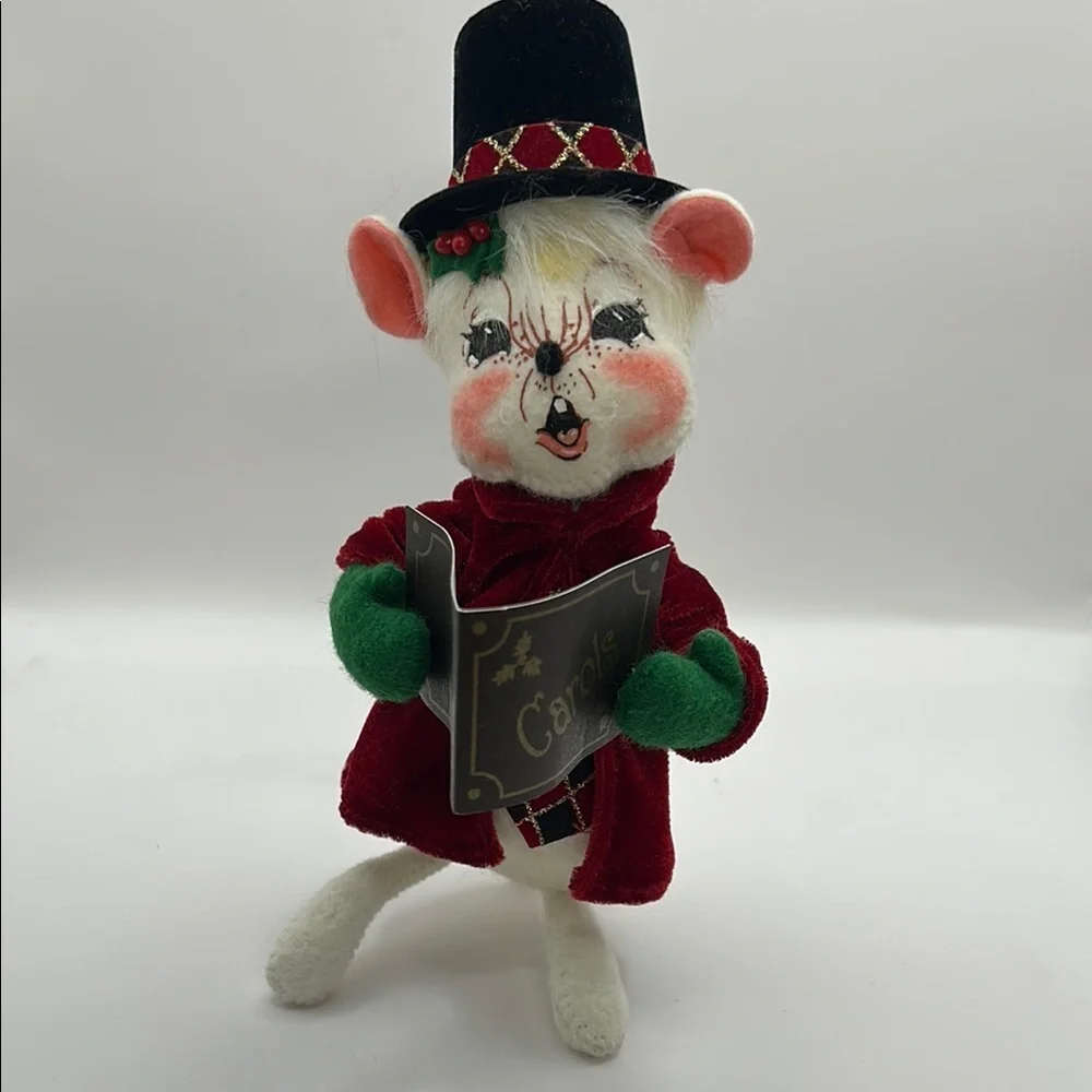 Annalee caroling Festive Mouse with Red Coat and Green Mittens